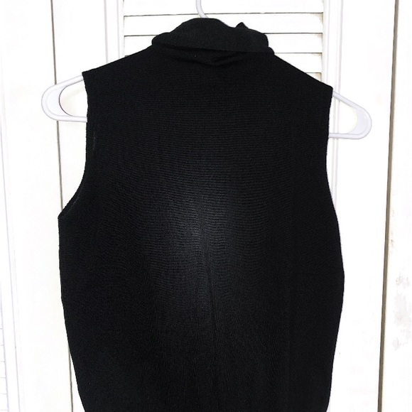 Black Turtleneck Sleeveless Top - Picture 1 of 3